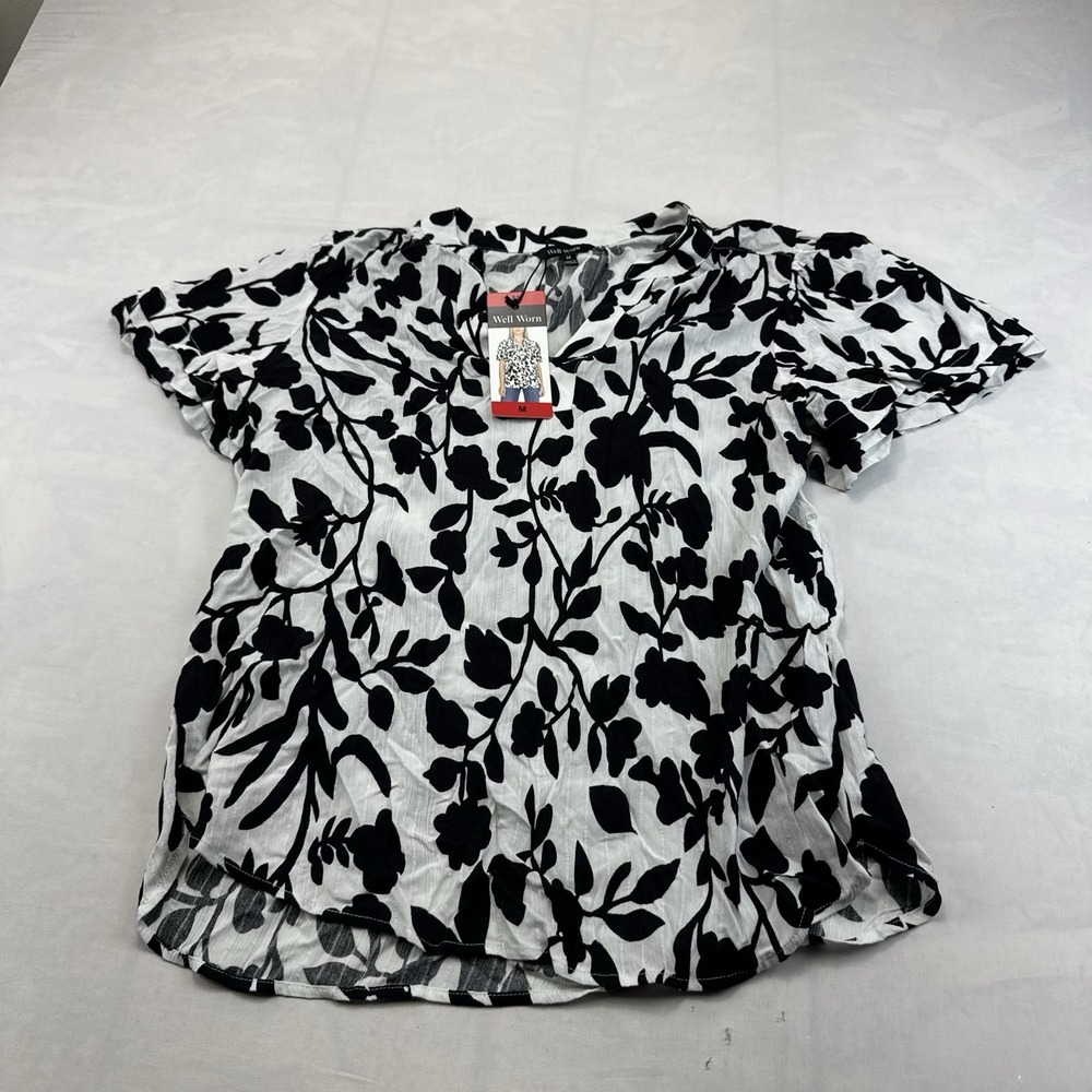 Well Worn Women's M Black White Floral Print Short Sleeve Blouse Top NWT